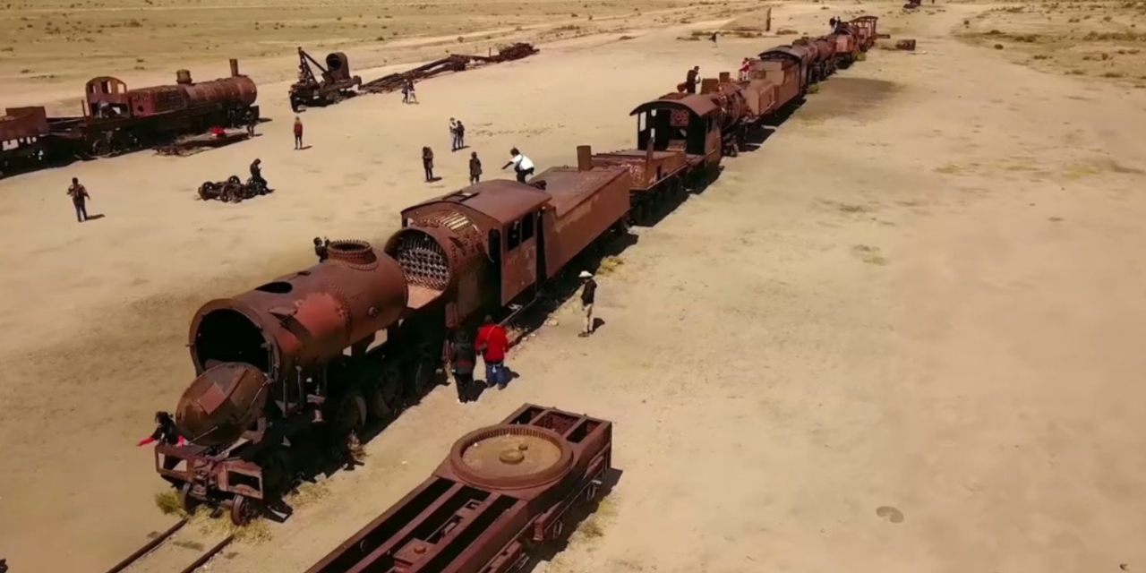 El Cementerio de Trenes, en Uyuni, es uno de los atractivos turísticos que forman parte del proyecto “200 años, 200 destinos turísticos”.
