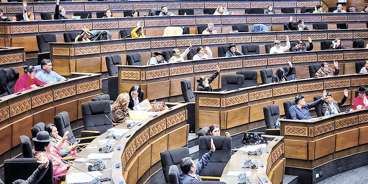La Asamblea Legislativa  demora la aprobación de varios créditos externos. 