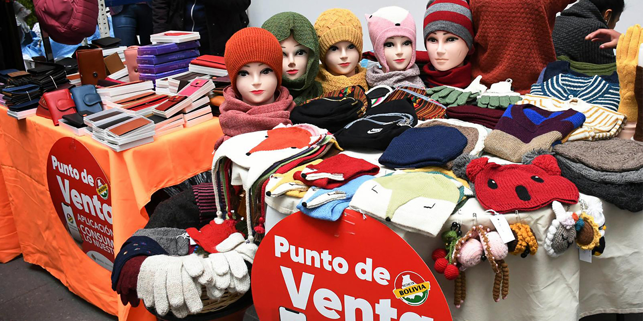 Oferta de prendas hechas de lana.