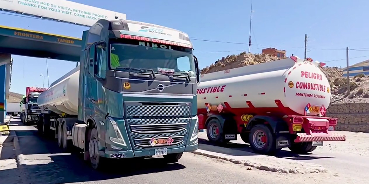 YPFB anuncia la descarga de más de 100 millones de litros de combustible