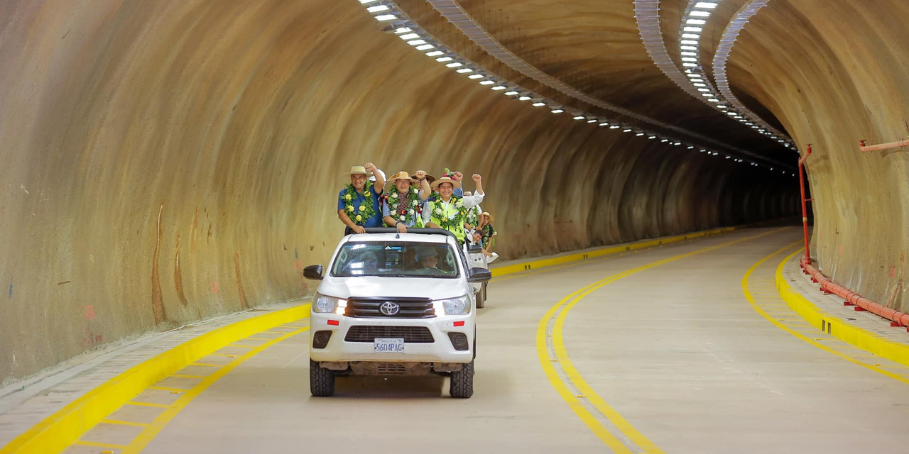 El presidente Luis Arce en el Túnel Incahuasi, entregado en enero de este año. Foto: Archivo