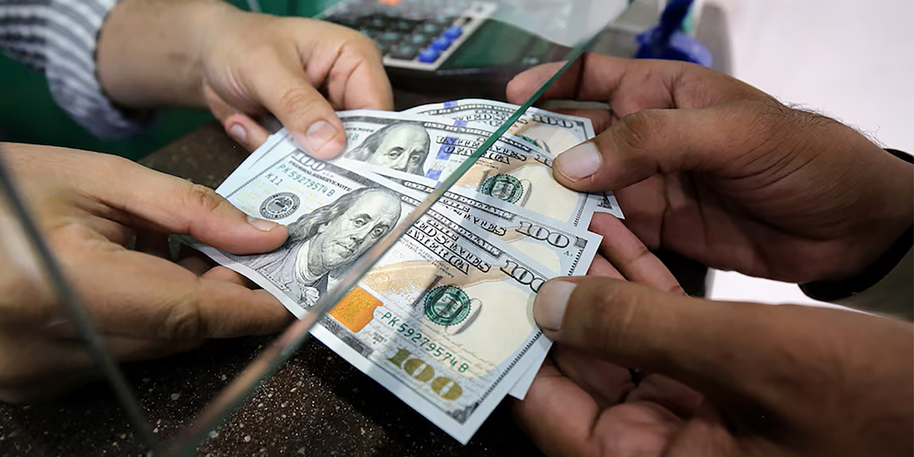Baja del dólar paralelo se debe a la balanza comercial positiva y menor especulación 