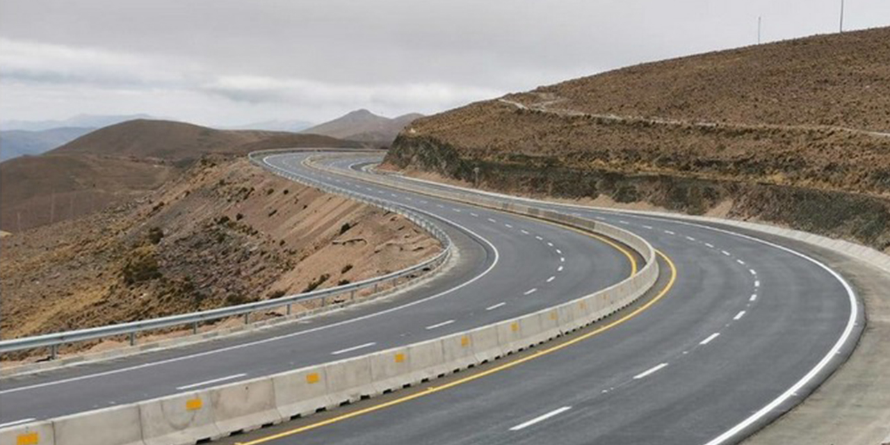 Gobierno promulga la ley del crédito de $us 176 MM para la doble vía Caracollo-Colomi