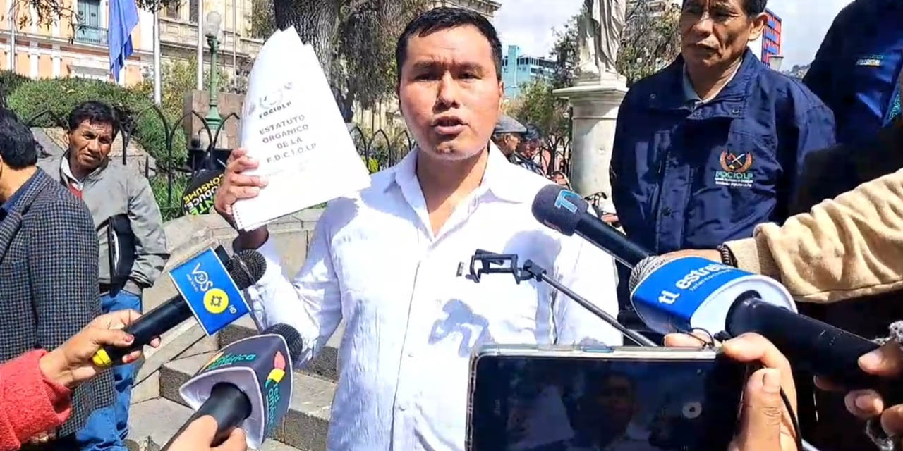 Emilio Huanca, secretario de actas de la Federación Departamental de Comunidades Interculturales de La Paz. Captura: TeleEstrella