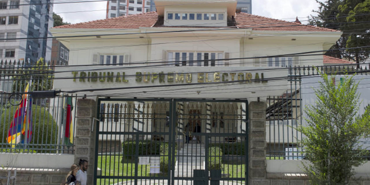 TSE advierte: “Quien se baje del balotaje después del 4 de septiembre será sancionado”