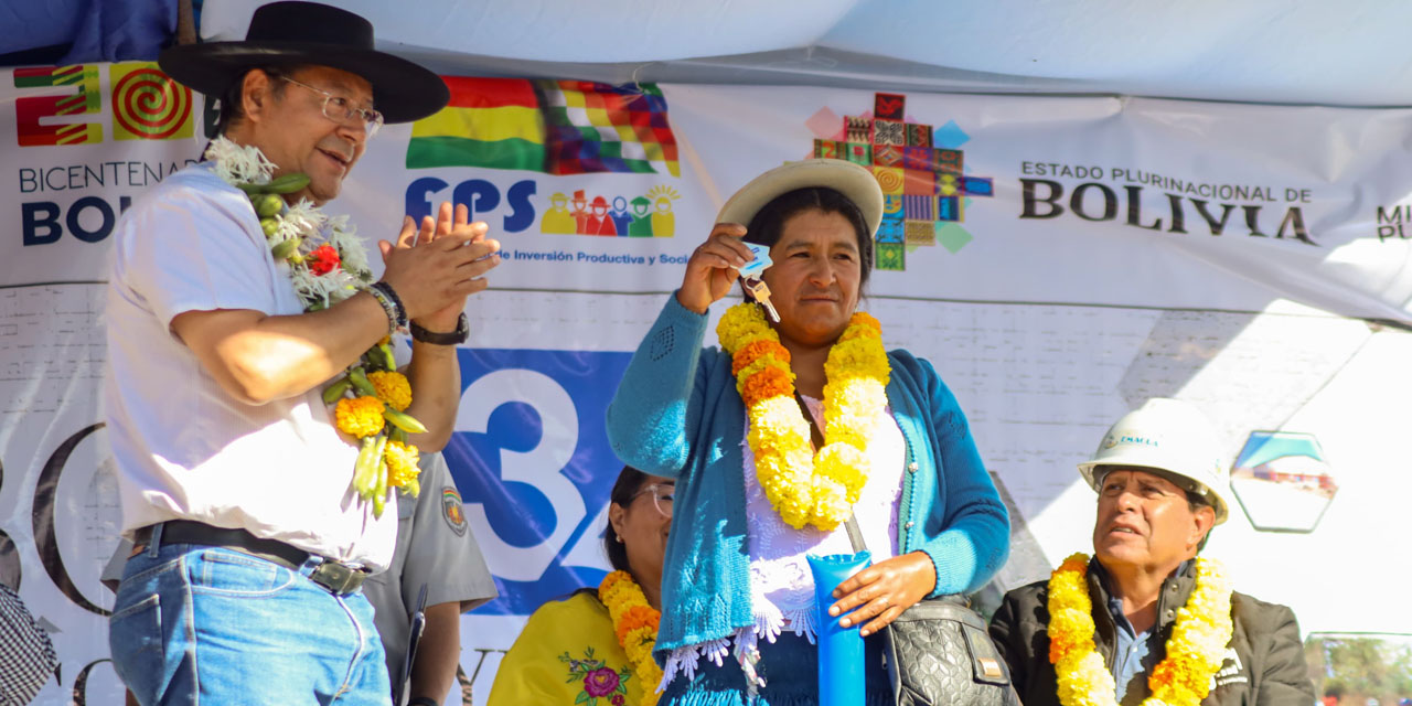 El presidente Luis Arce en el acto en el municipio de Yunchará, Tarija. Foto: Comunicación Presidencial