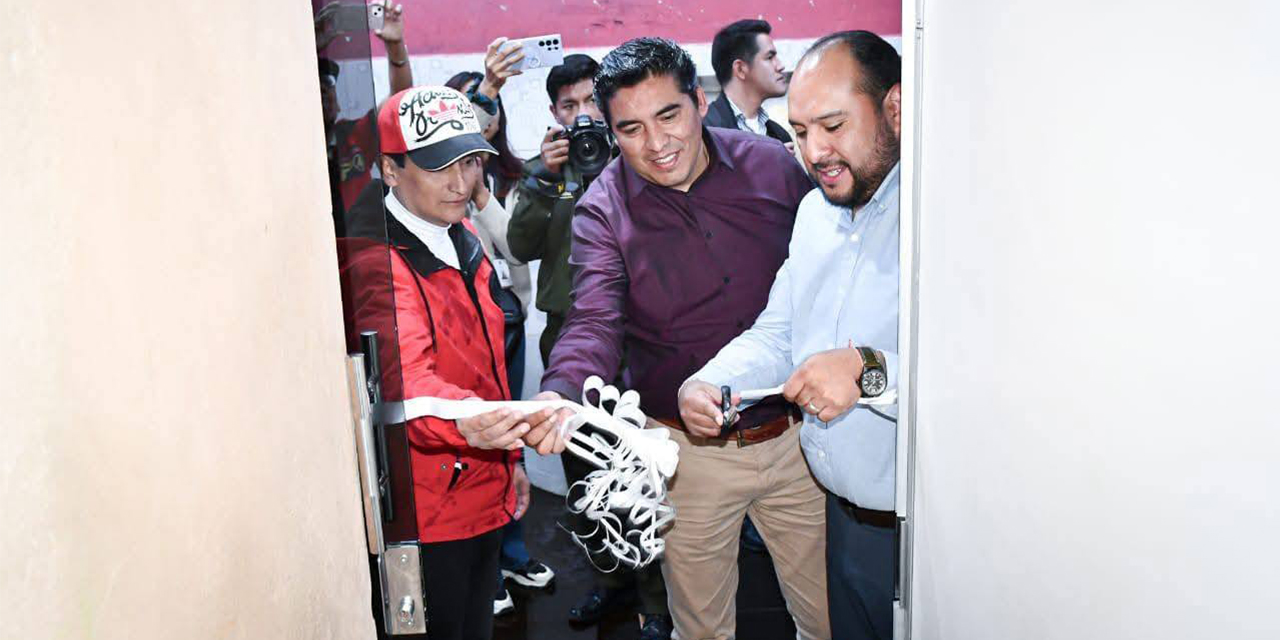 Autoridades entregan 1.916 t de ayuda humanitaria a 64 municipios paceños 