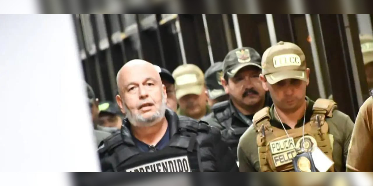 Murillo llegó a Santa Cruz y será trasladado a La Paz para que un juez defina su situación jurídica