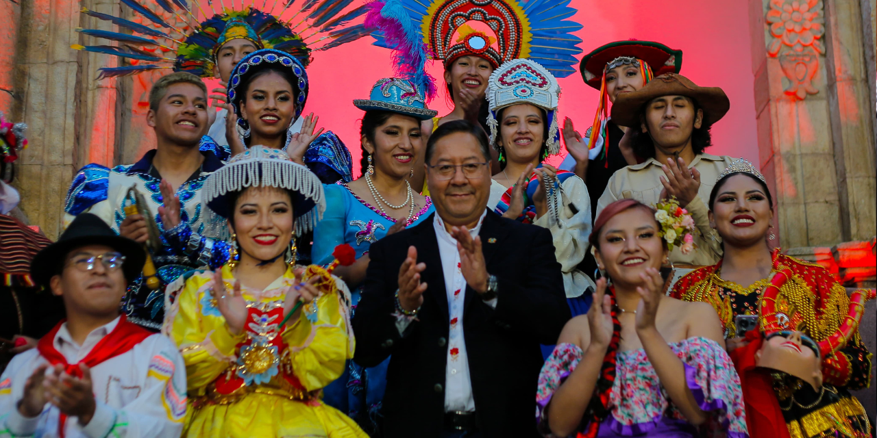 El presidente Luis Arce inicia los festejos del Carnaval del Bicentenario.