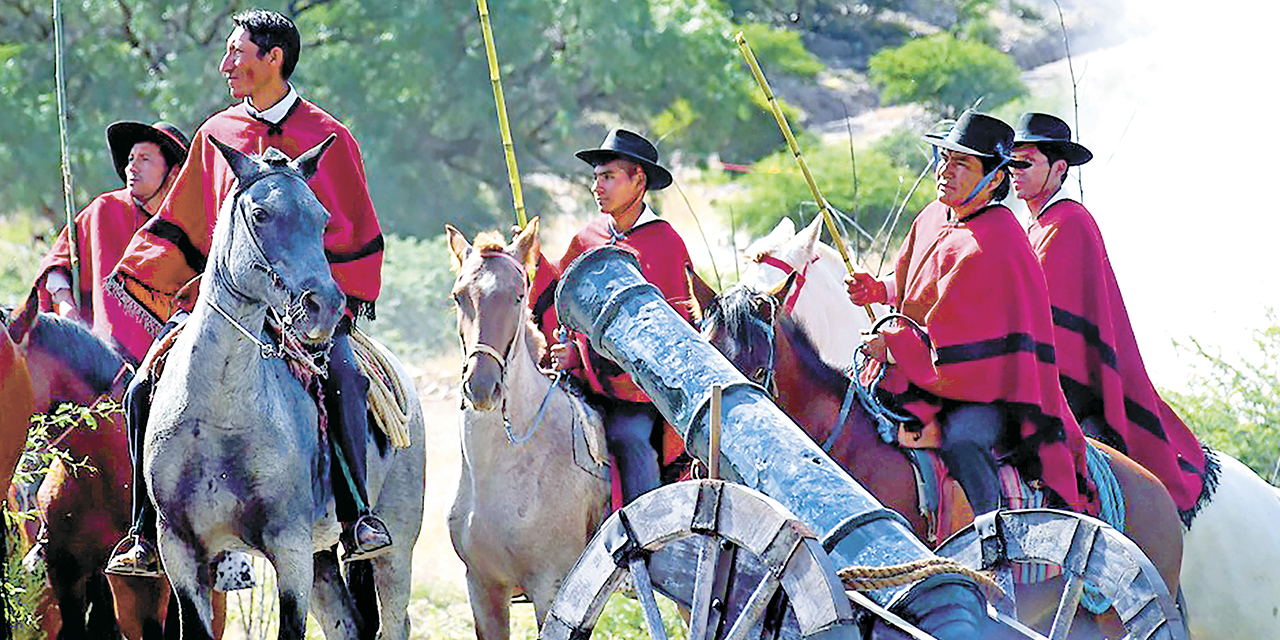 Recreación de la Batalla de Tumusla que se realizó en Cotagaita, departamento de Potosí.