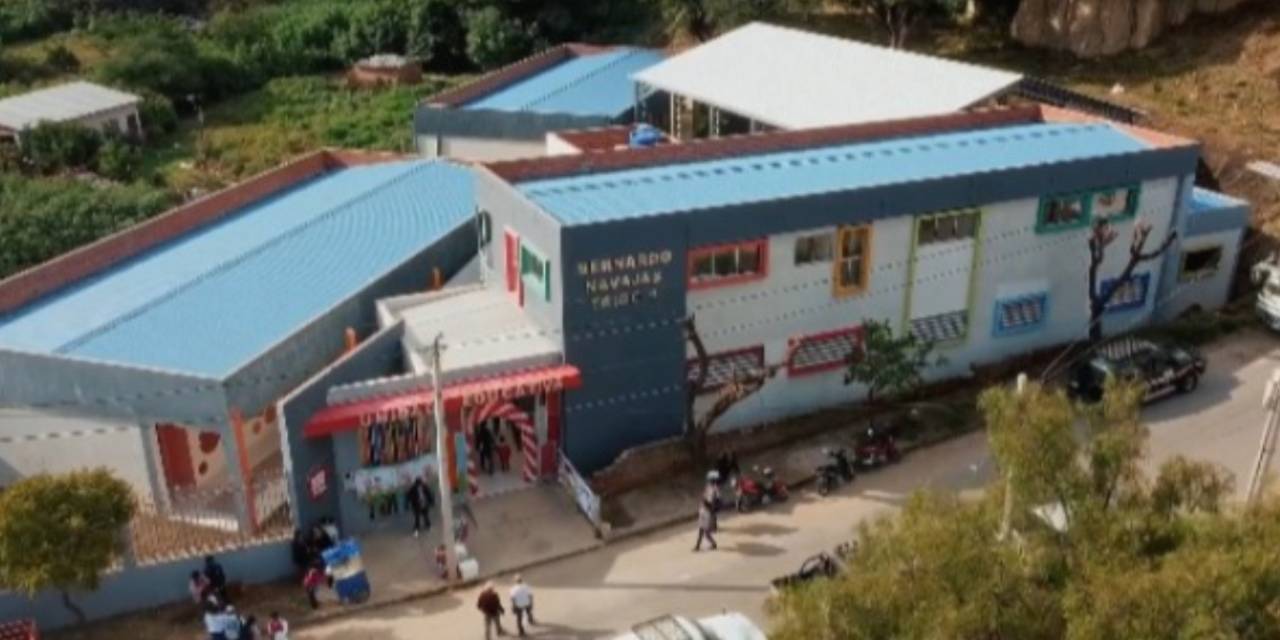 Una de las unidades educativas entregadas
