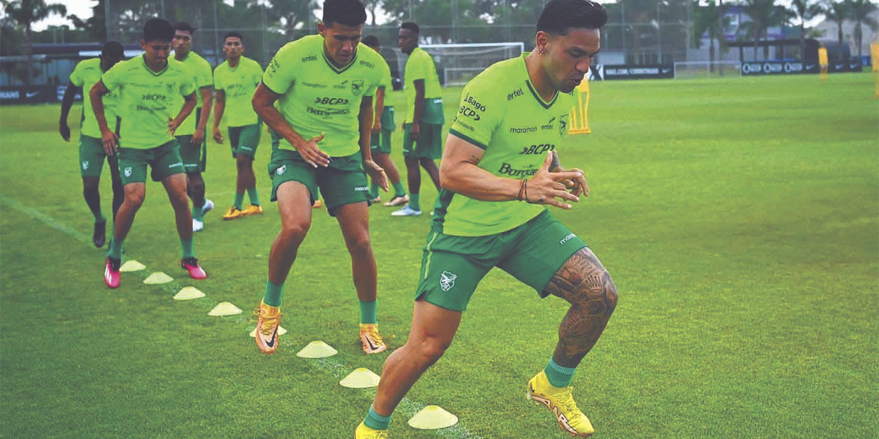 Carmelo Algarañaz lidera el trabajo físico del equipo nacional en Brasil. (Foto: FBF)