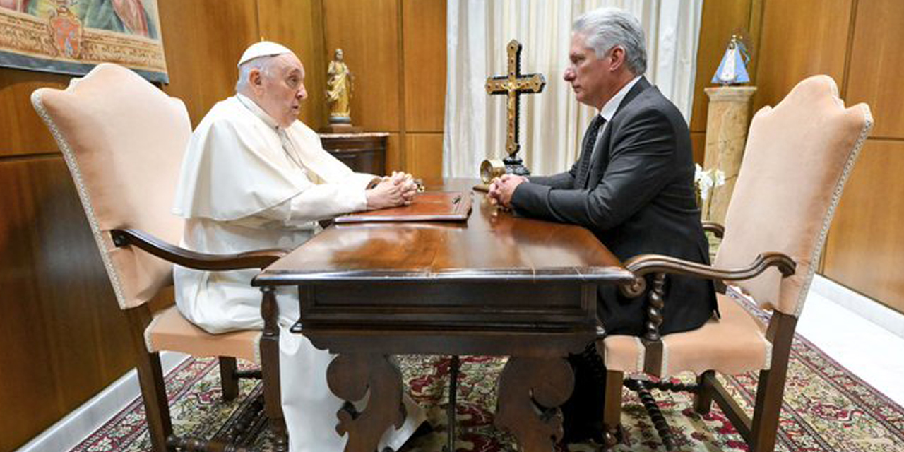 El papa Francisco y Miguel Díaz-Canel Bermúdez. | Foto: @DiazCanelB