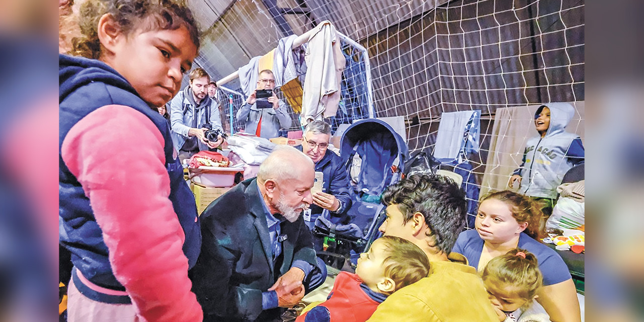 El presidente Lula visita a refugiados debido a las lluvias. Foto: @ricardostuckert