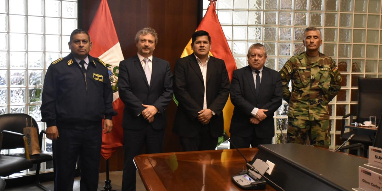 Las autoridades en la X Reunión de la Comisión Mixta PeruanoBoliviana que se llevó a cabo en Lima, Perú.