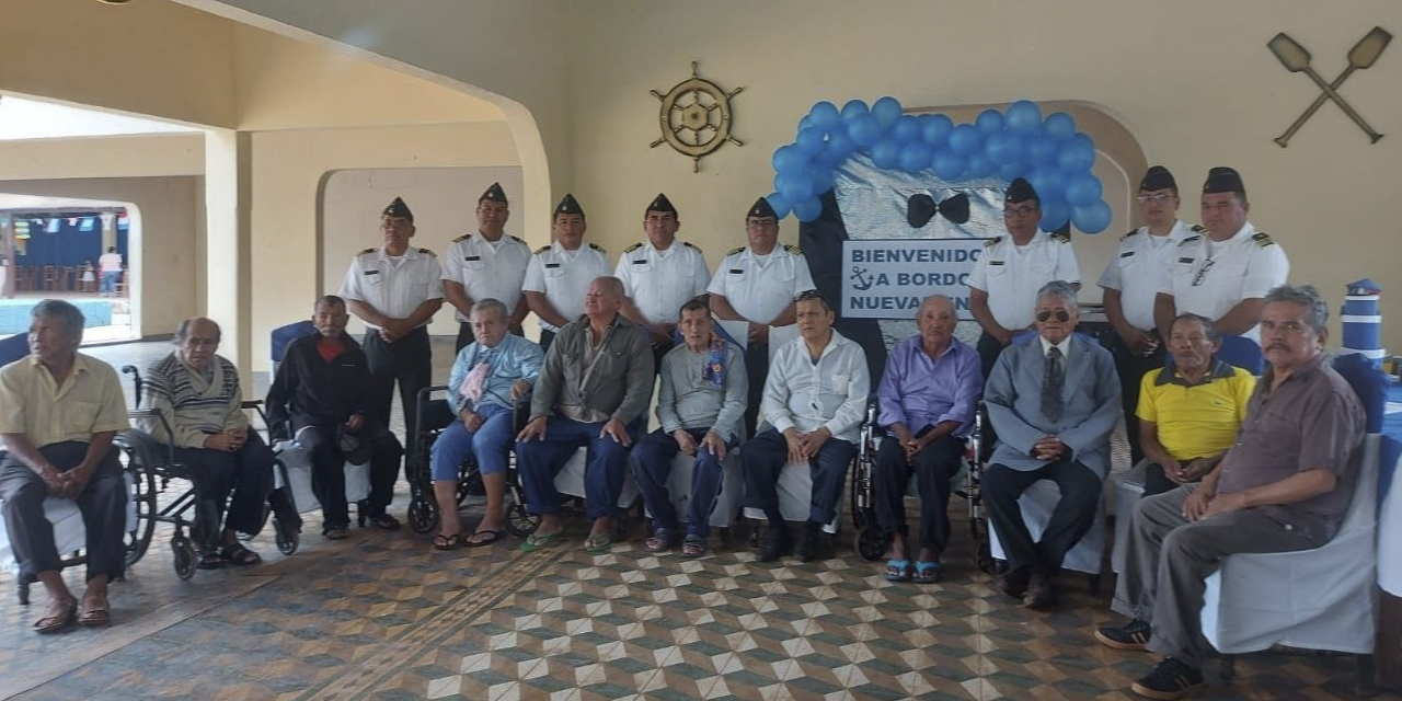 Adultos mayores durante uno de los agasajos. (Foto: ABI)