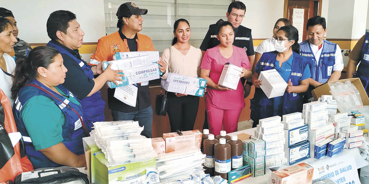 Personal del Ministerio de Salud entrega lotes de medicamentos. | Foto: MSyD
