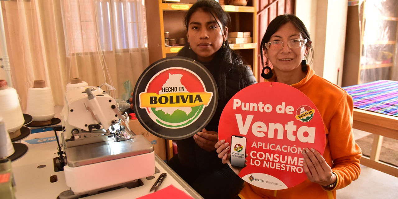 Emprendedoras con sus productos para la billetera móvil. (Foto: MDP)