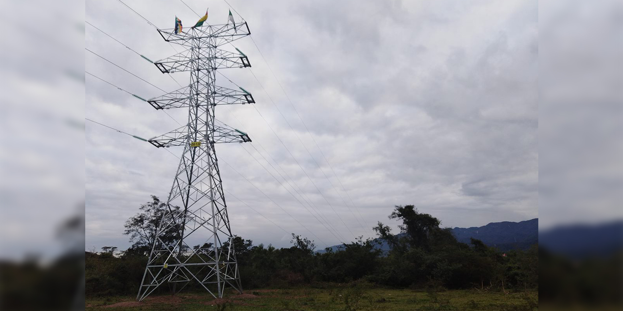 Bolivia exporta electricidad a través de la línea de interconexión ‘Juana Azurduy’. (Foto: MHE)