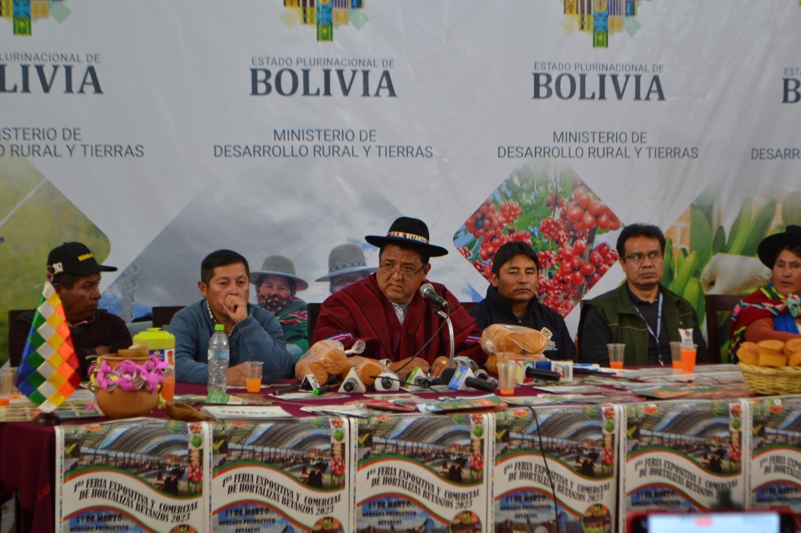 El Ministro de Desarrollo Rural en conferencia de prensa. (Foto: MDRYT)