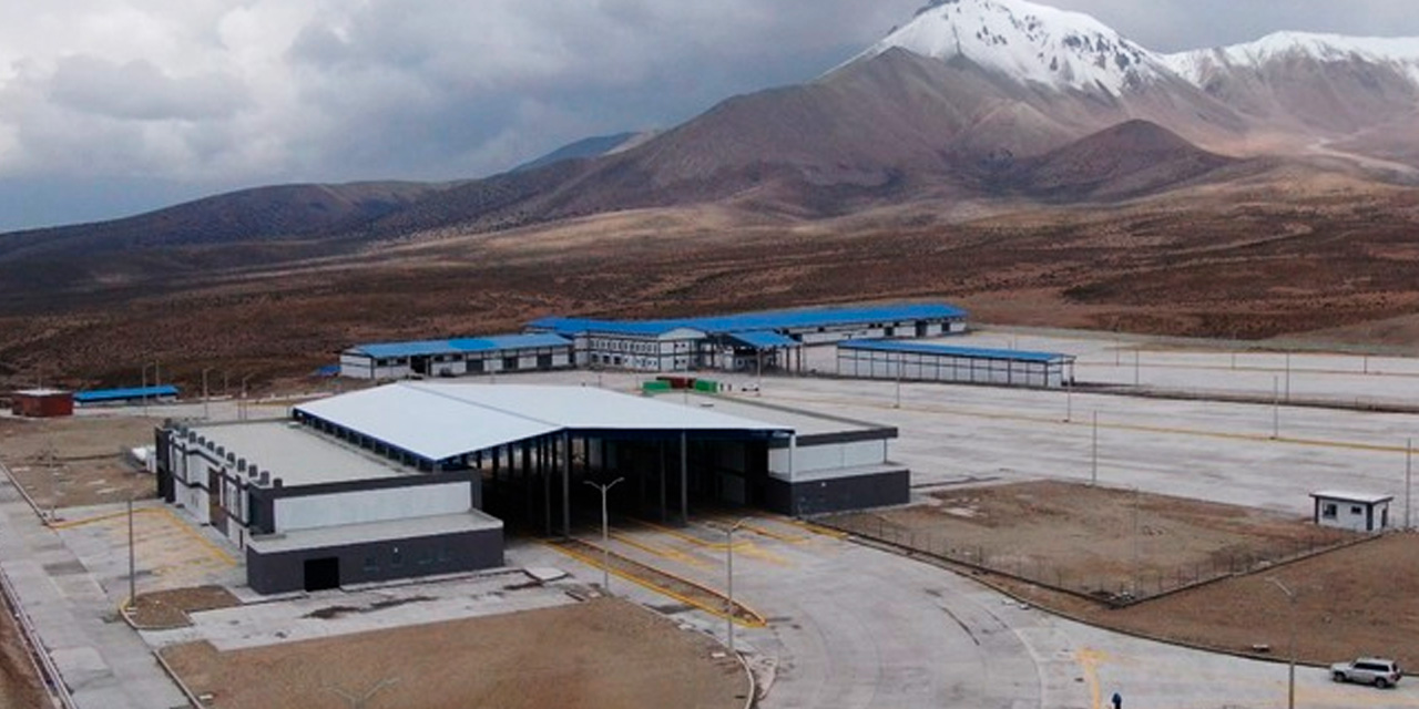 Recinto Multipropósito en la frontera con Chile