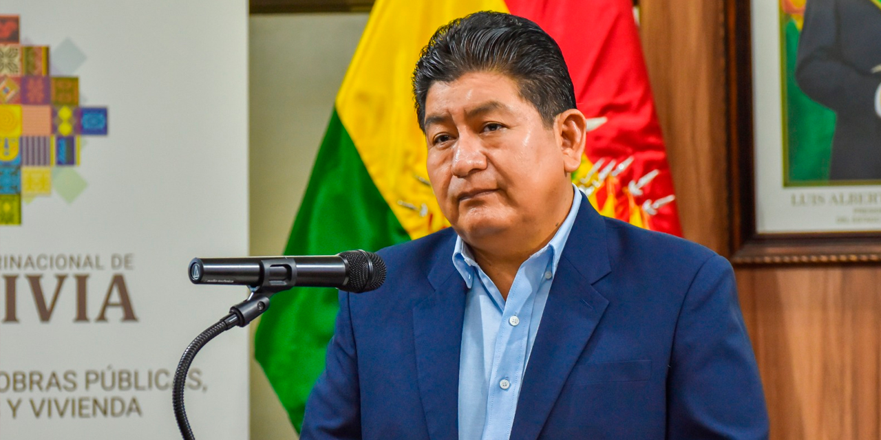 El ministro de Obras Públicas, Servicios y Vivienda, Edgar Montaño.