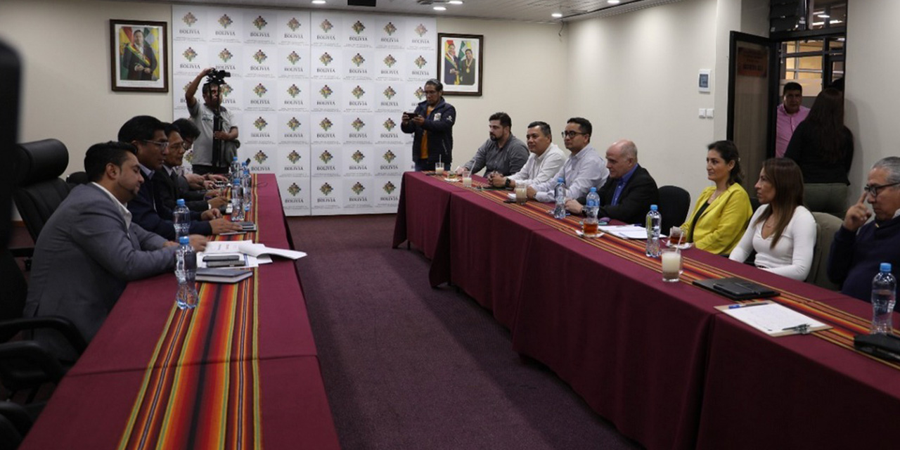 Reunión entre el Gobierno nacional y la Caniob. Foto: MDPyEP