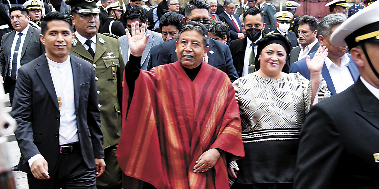 El presidente en ejercicio David Choquehuanca junto con el senador Andrónico Rodríguez y la ministra Prada. (Foto: Gonzalo Jallasi)