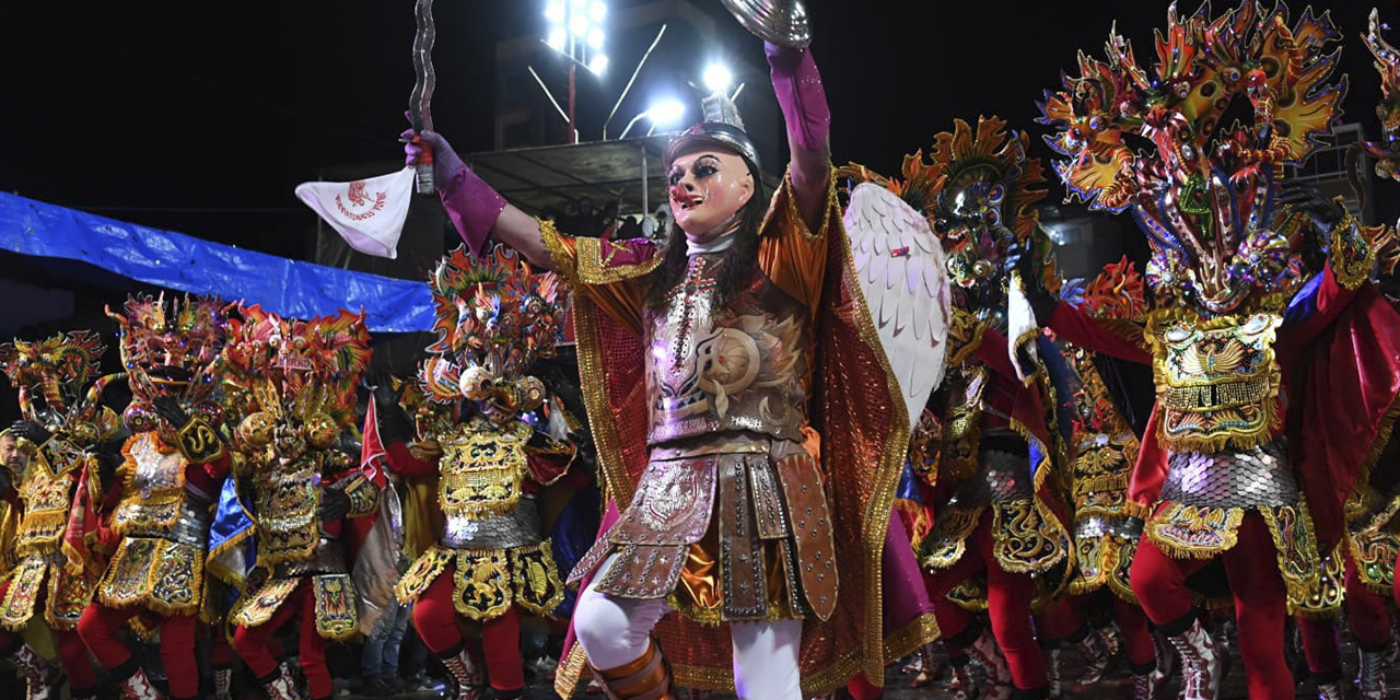 El Carnaval de Oruro se ve seriamente amenazado por el bloqueo de Evo.