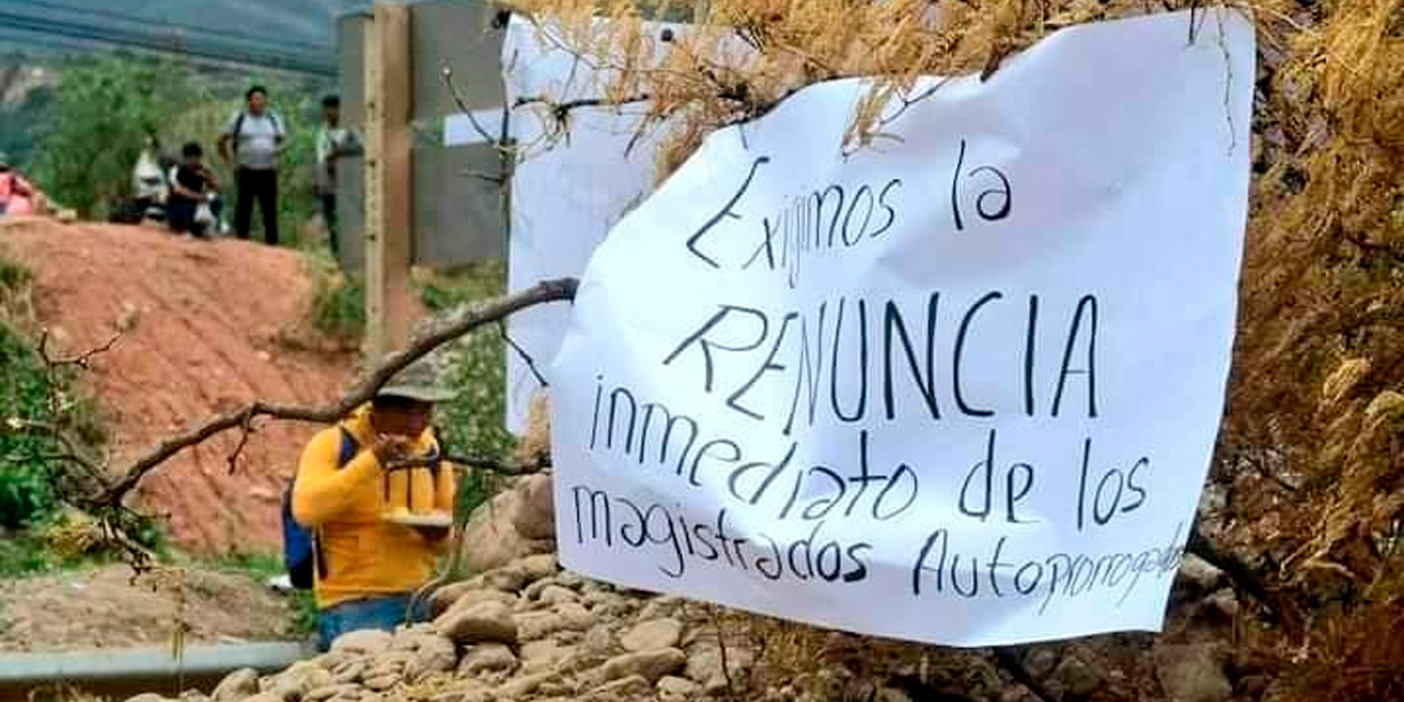 Los seguidores de Morales cumplieron un paro, entre enero y febrero de este año, en contra de la prórroga de mandato de las autoridades judiciales.