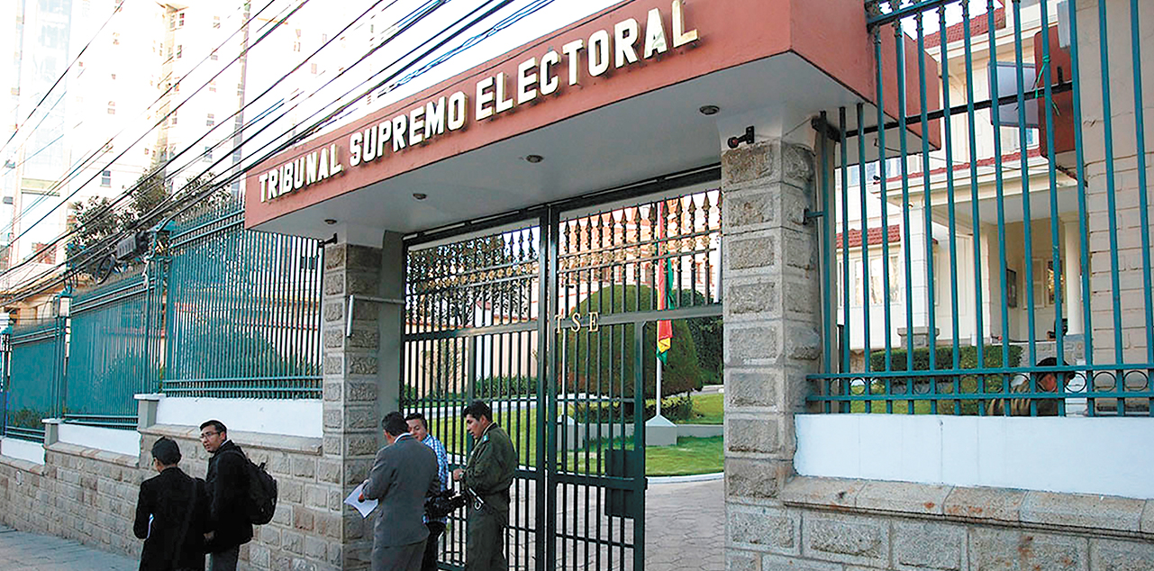 Frontis del TSE en La Paz. Foto: TSE
