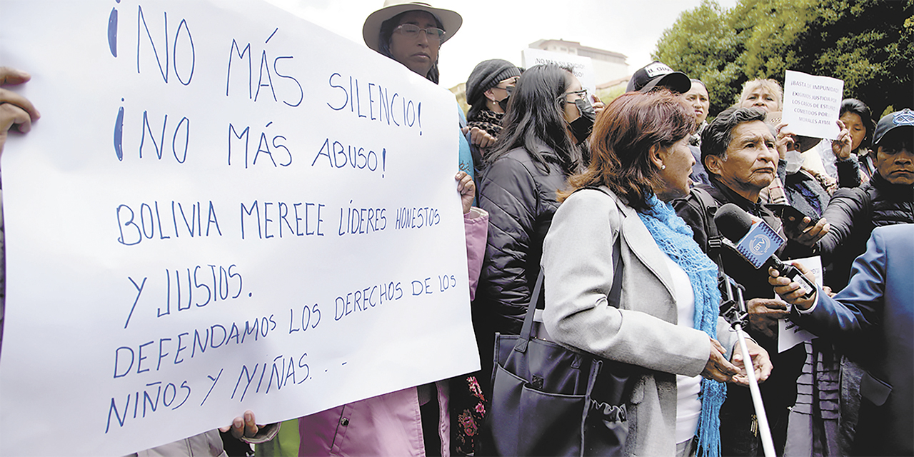 Protesta de madres por delitos contra menores de edad.