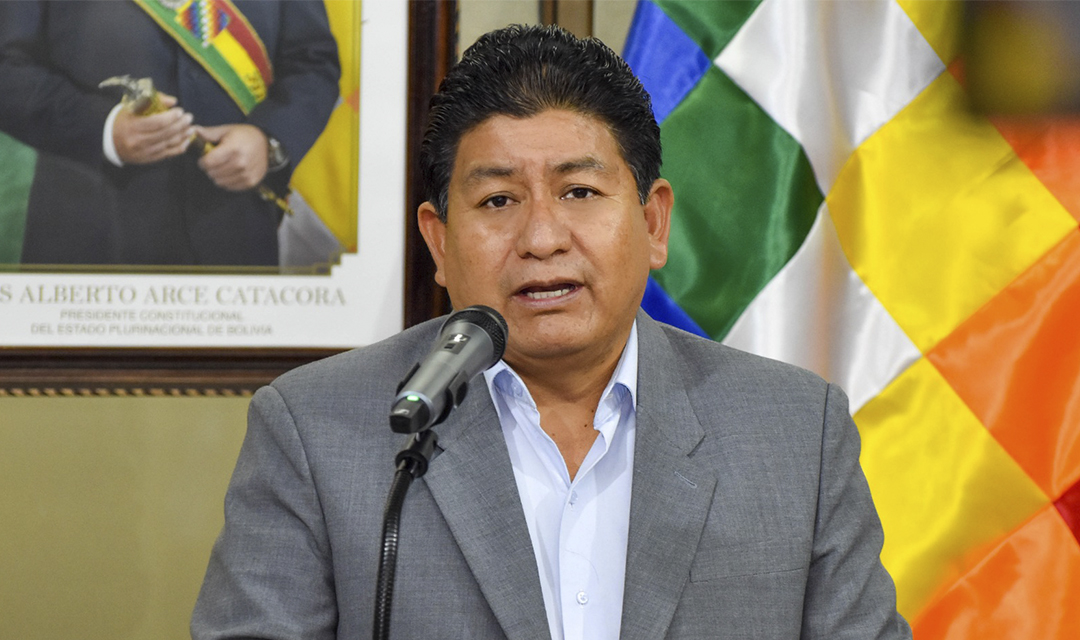 El ministro de Obras Públicas, Édgar Montaño, en conferencia de prensa. (Foto: Ministerio de Obras Públicas)