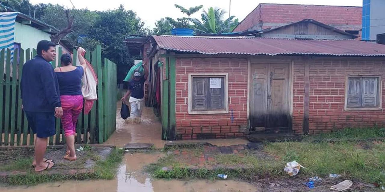 La población afectada por la inundación en Cobija continúa recibiendo ayuda
