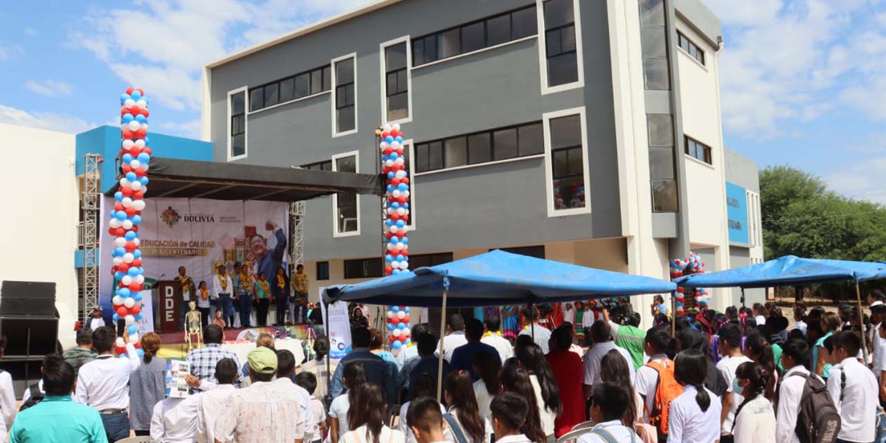 Comunidad Zapaterambia recibe una moderna unidad educativa