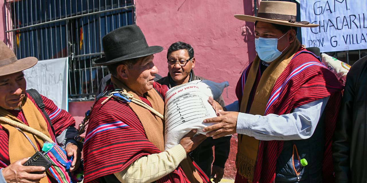 Más de 2.700 familias de siete municipios paceños se benefician con ayuda humanitaria