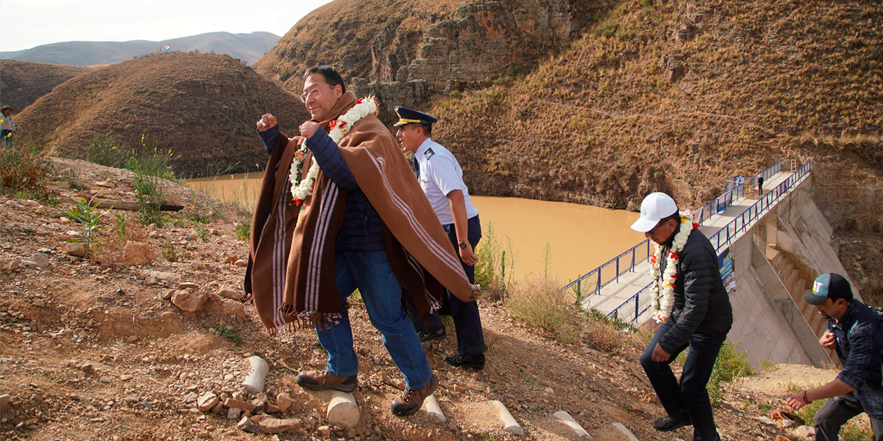 El presidente entregó la ampliación de la represa Tijraska. | Foto: Presidencia