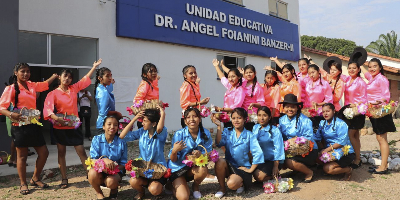 Estudiantes de la unidad educativa Dr. Ángel Foianini Banzer II. | Foto: Ministerio de Educa-ción.