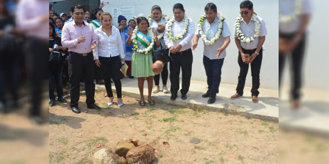 Presidente en ejercicio entrega 76 viviendas digas en el municipio cruceño de La Guardia 